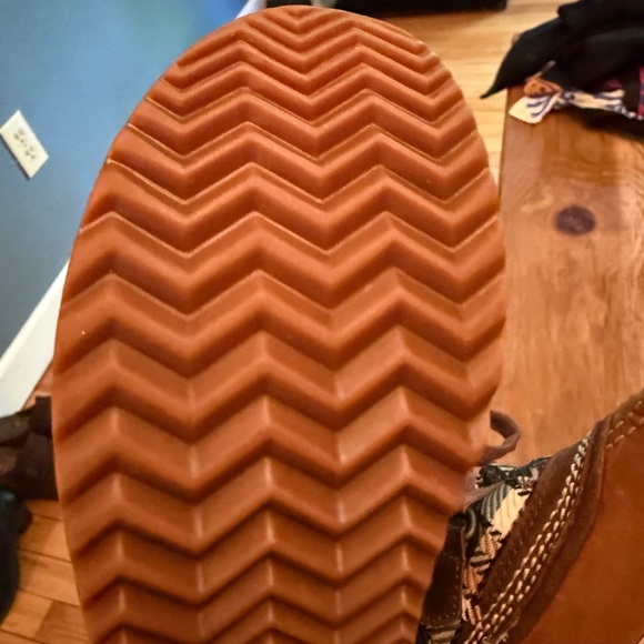 Sorel Brown Leather Boots Patterned Fabric Well worn lthrash bottoms look new - Picture 5 of 10